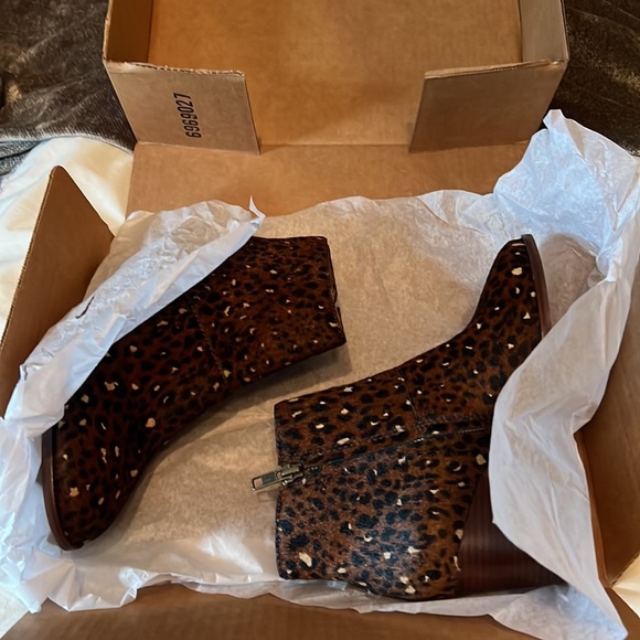 40. Madewell The Rosie Bootie in Rich Brown - Picture 9 of 10